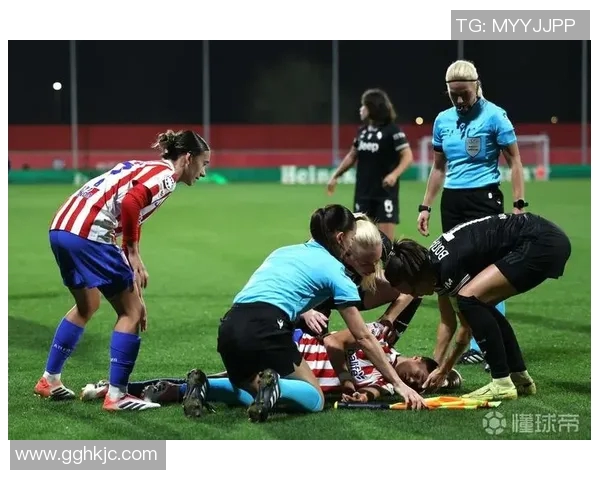 足球明星紧急赶火车上演惊险一幕引发球迷热议与关注